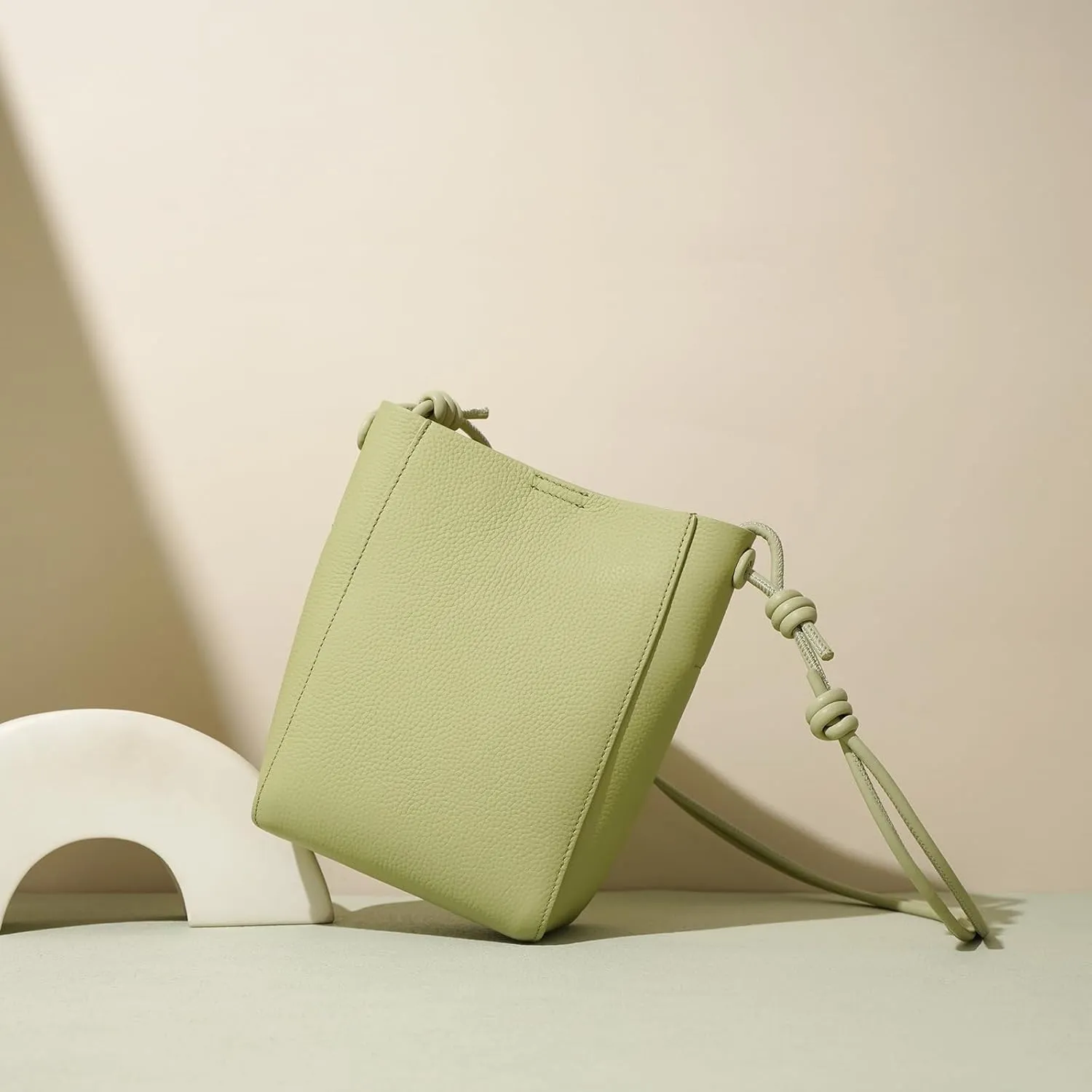 Head layer cowhide bag for women,lightweight and simple tote,bucket crossbody bag, adjustable drawstring shoulder Bag.