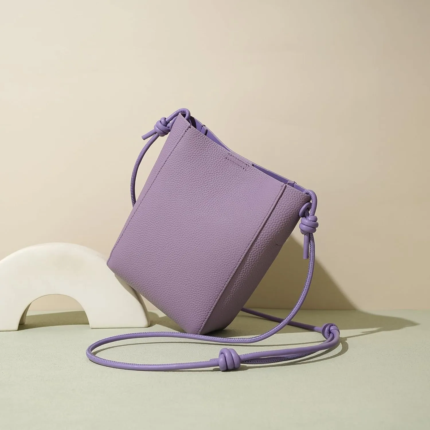 Head layer cowhide bag for women,lightweight and simple tote,bucket crossbody bag, adjustable drawstring shoulder Bag.