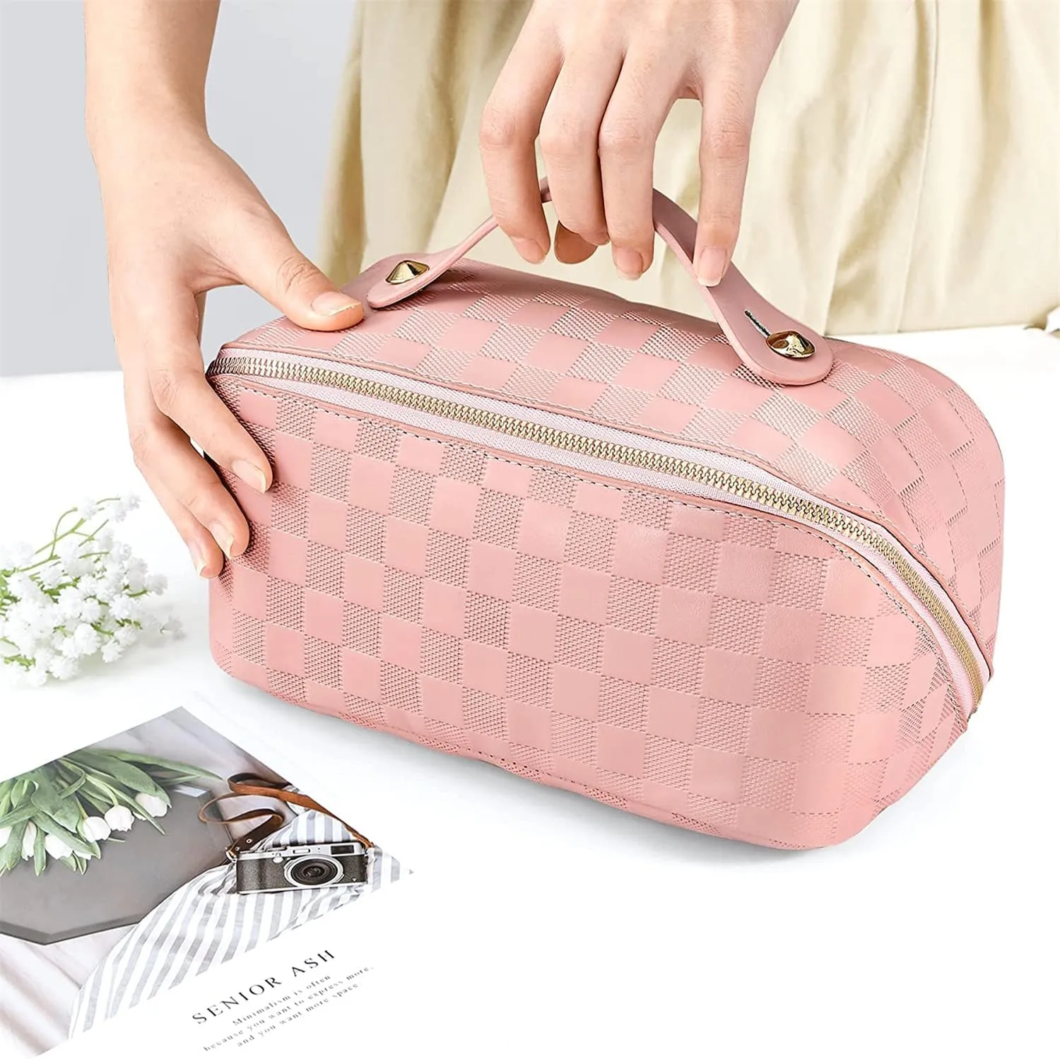 Portable Grid Travel Cosmetic Bag Makeup Bag with Handle PU Leather Makeup Pouch Large Capacity Toiletry Bag (Pink)
