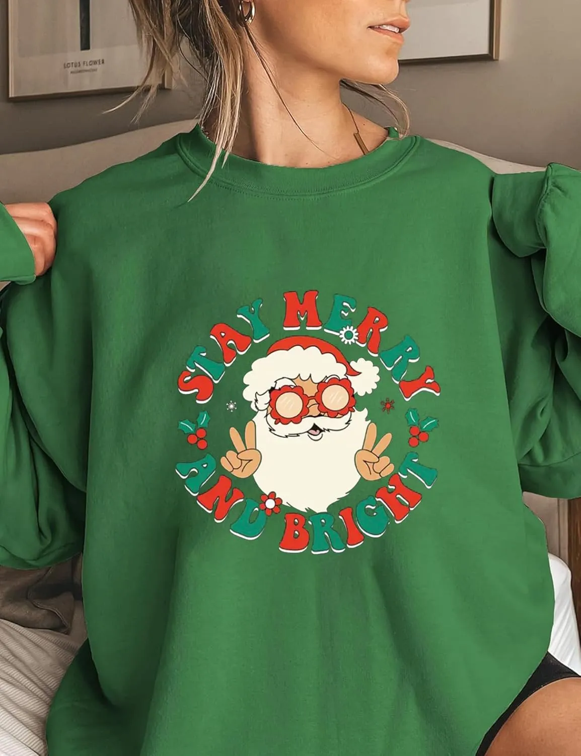 Women Christmas Sweatshirt Stay Merry and Bright Shirts Retro Santa Graphic Long Sleeve Crewneck Pullover Xmas Oversize Tops