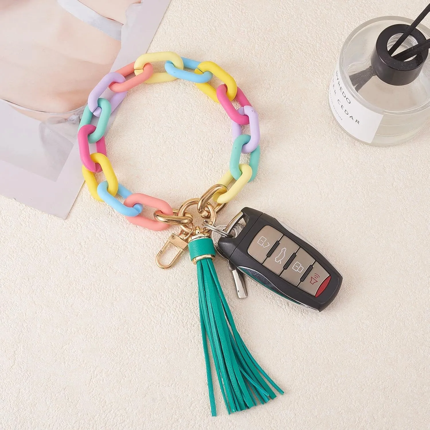Wristlet Keychain Acrylic Chain Link Key Ring Bracelet for Women Cute Boho Car Keychain Holder with Tassel